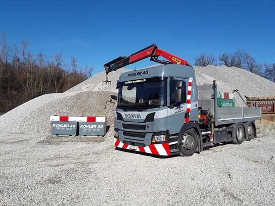 3-Achs Minimuldenfahrzeug mit Kran